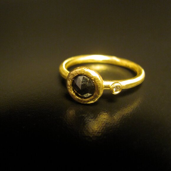 Diamonds ring. 14K solid yellow gold ring with a raond Gray diamond. - Picture 6 of 10